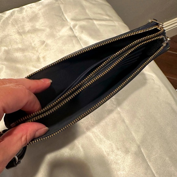 Coach navy wallet   Used. Good condition - Picture 2 of 2